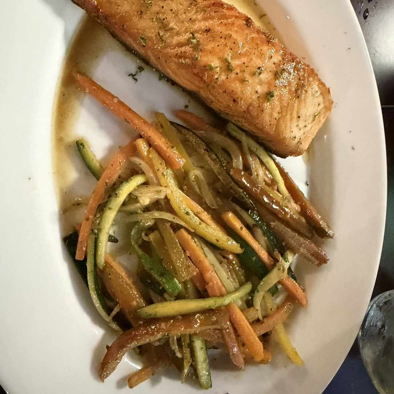 Salmón al vino
