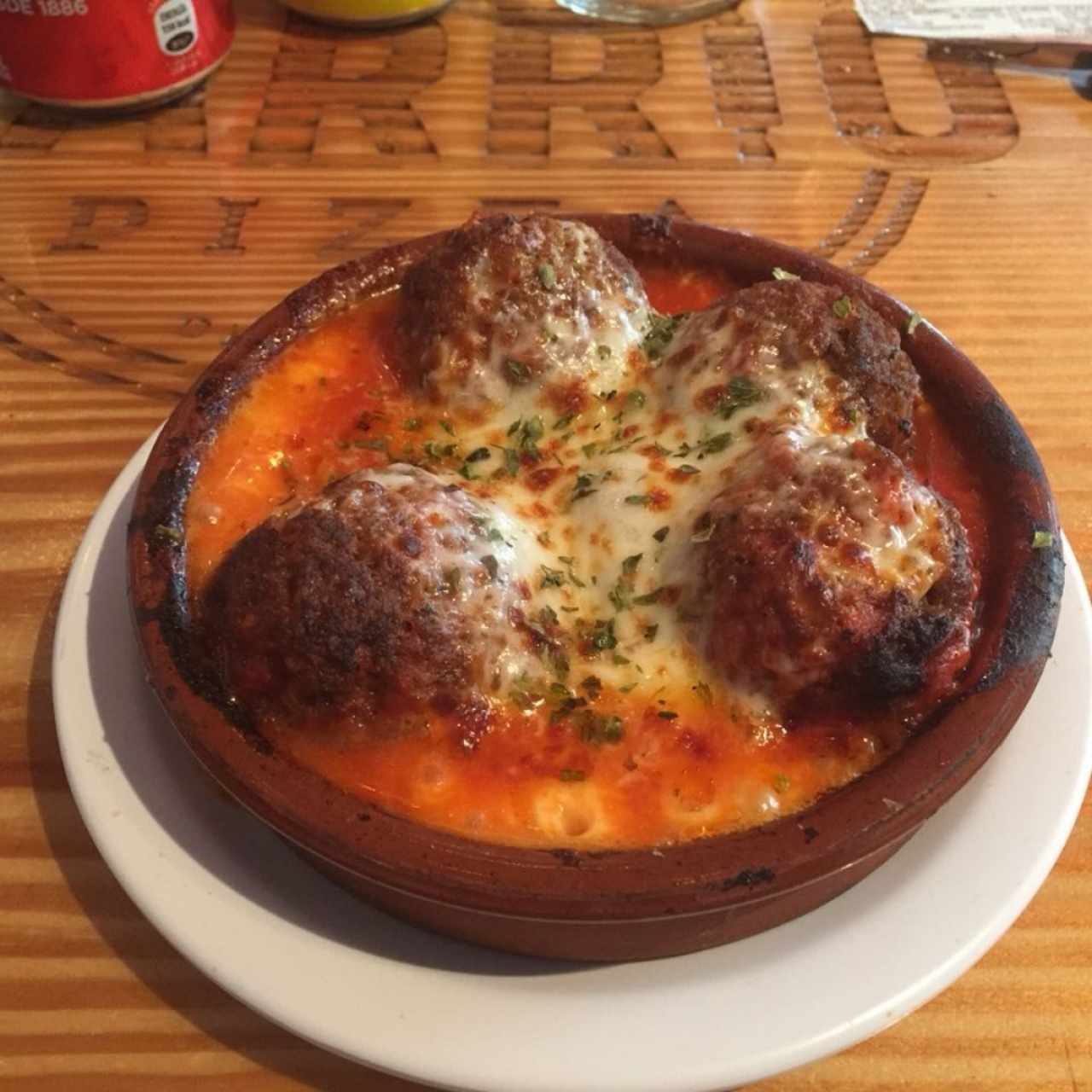 albóndigas gratinadas con napole y parmesano