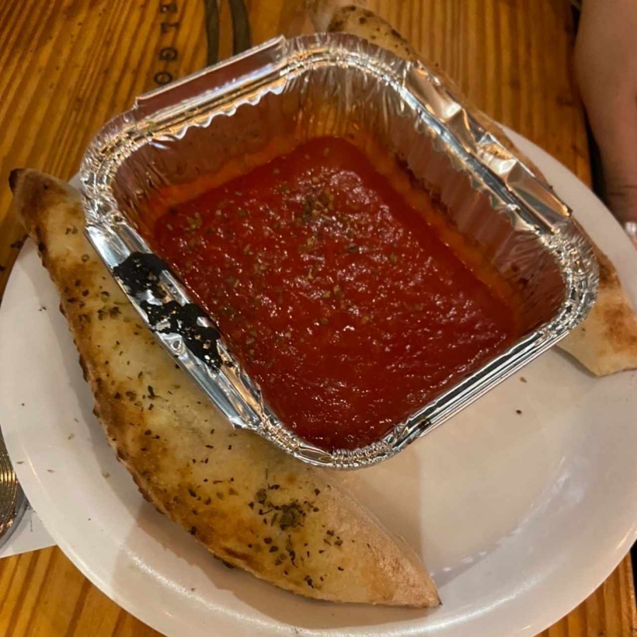 Pancito con salsa roja