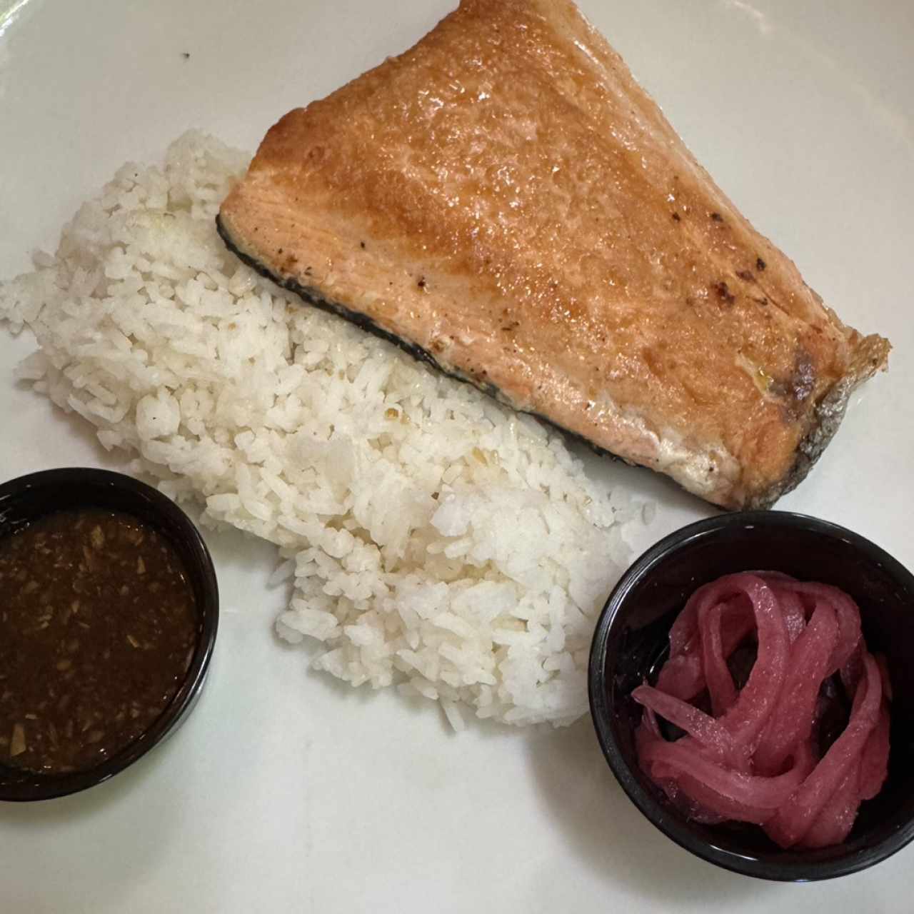 PLATOS FUERTES - SALMÓN TERIYAKI