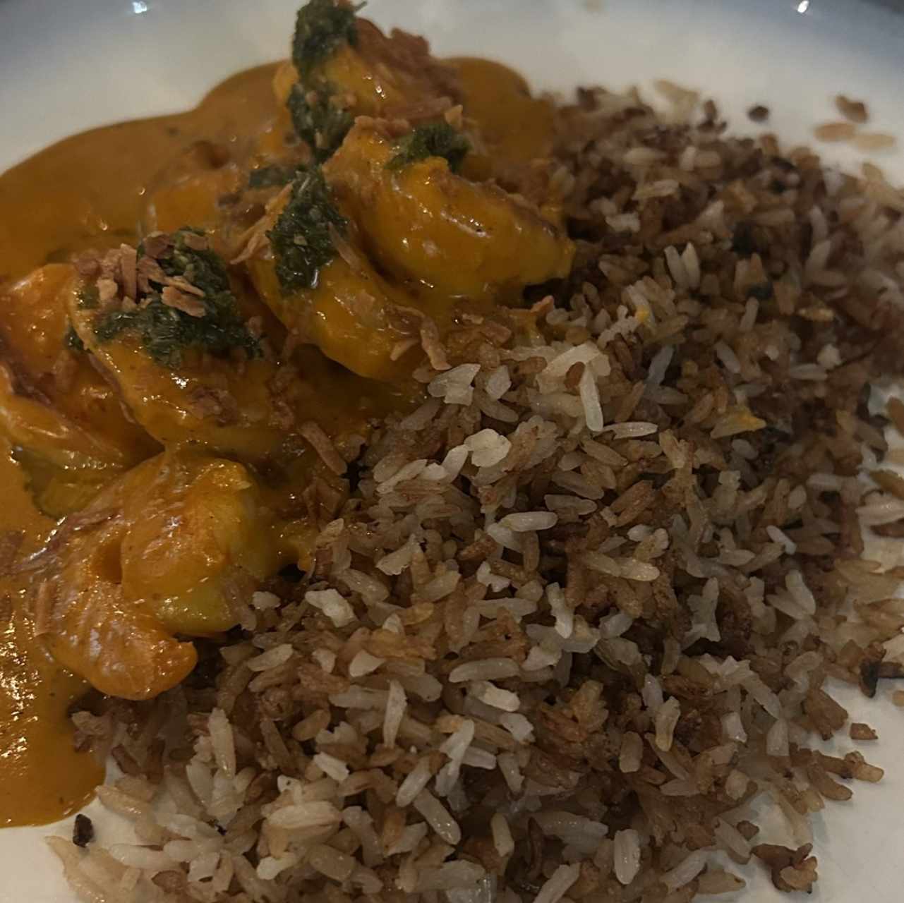 PLATOS FUERTES - CAMARONES ENCOCADOS