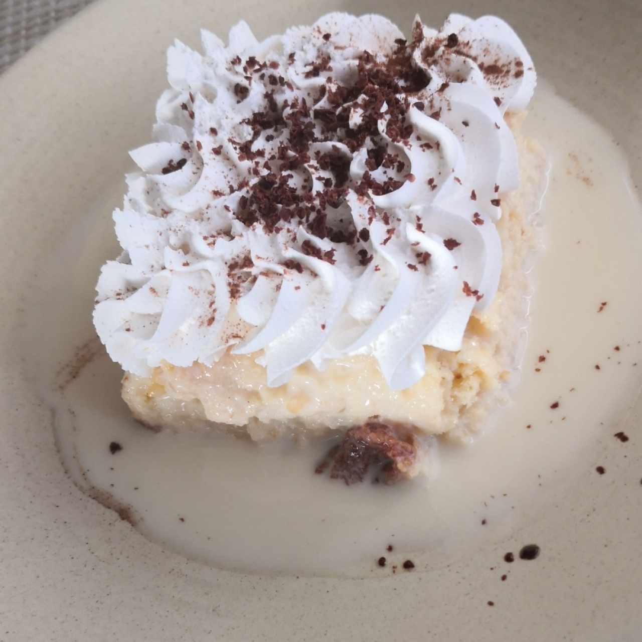 Tres leches excelente atención por el sr elvis excelente lugar sus platos todo muy bueno gracias por tan buena atención 