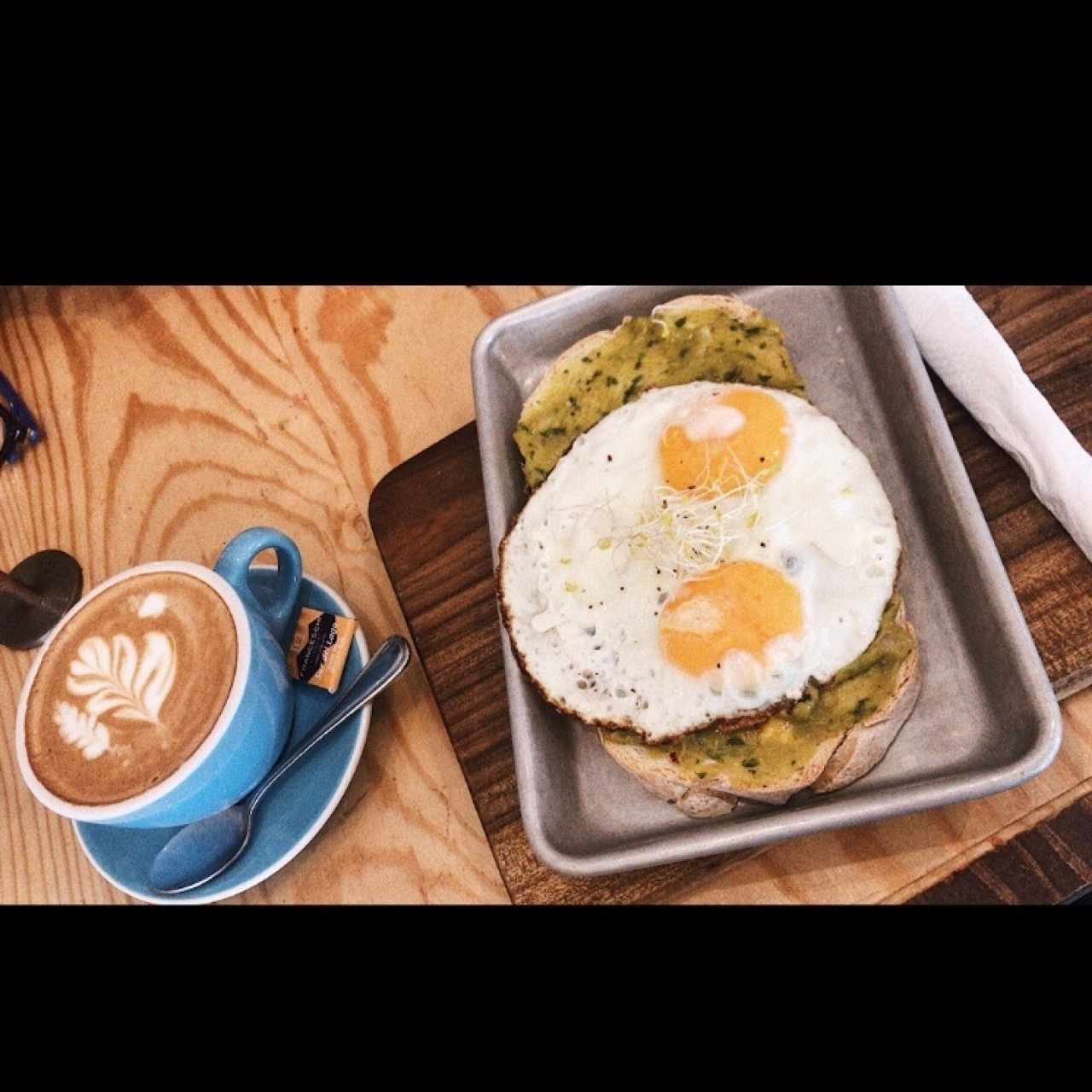 aguacatada & latte 🥰