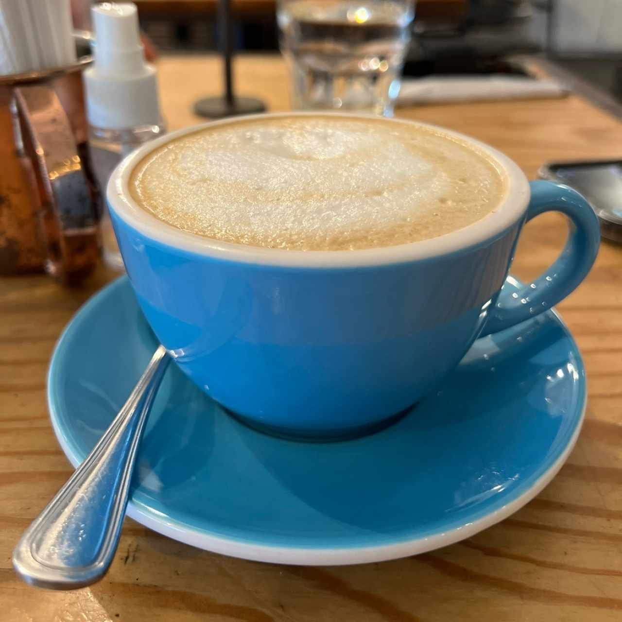 FLAT WHITE / MARRON