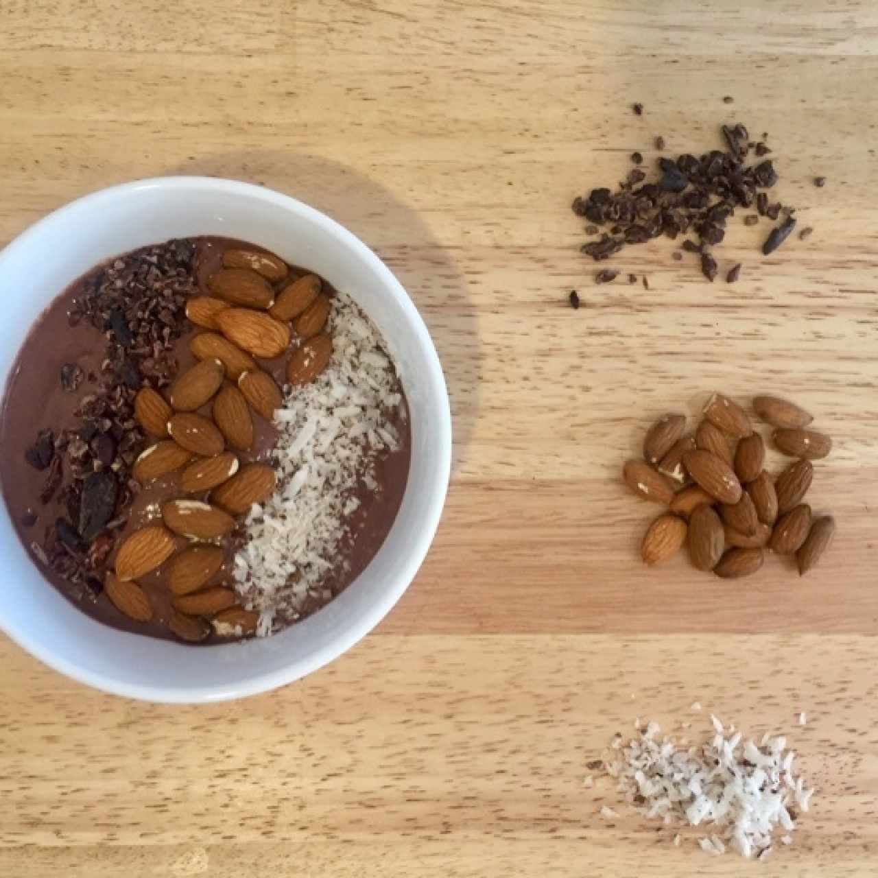 Choco almendra açai bowl