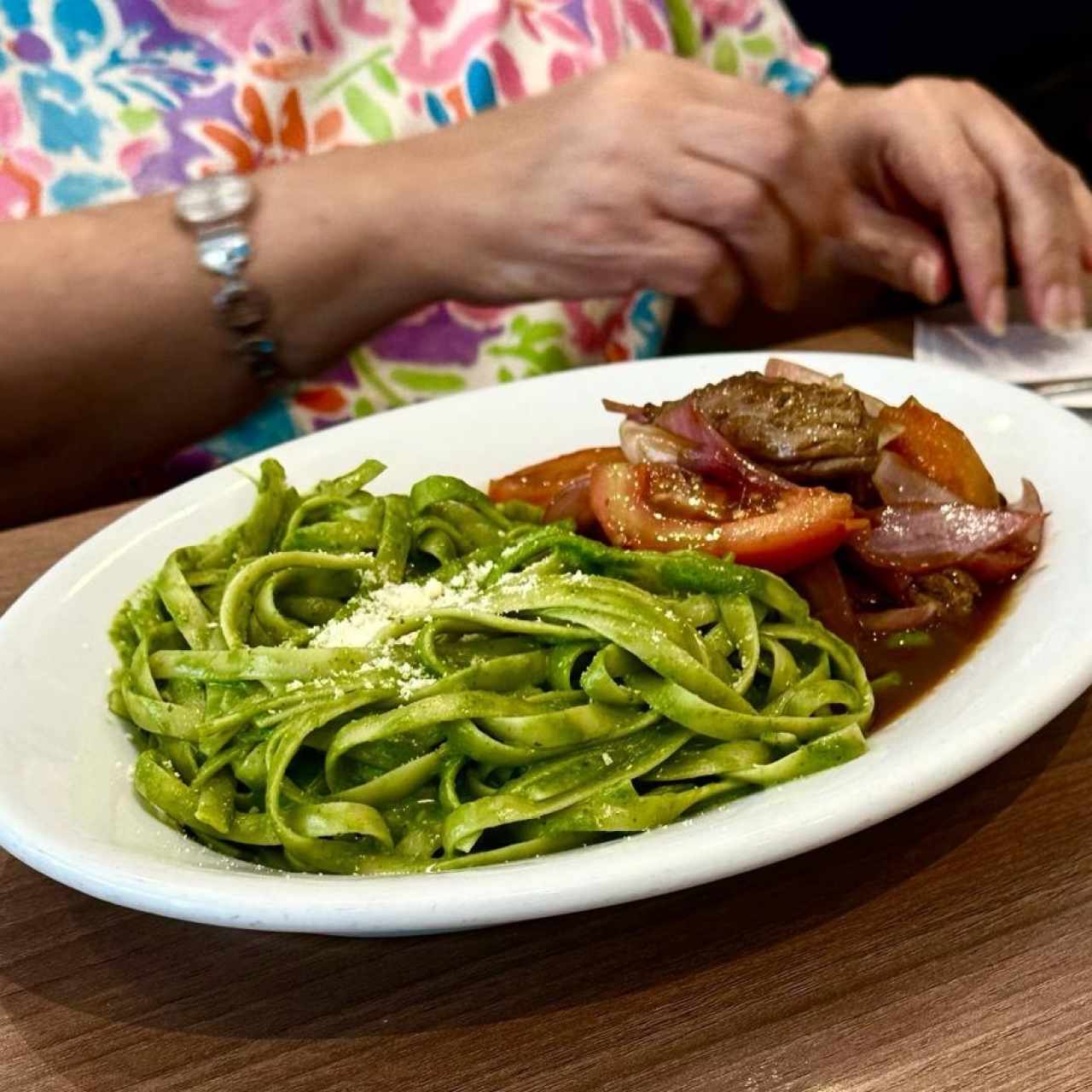 Tallarines Verde con Lomo Saltado 