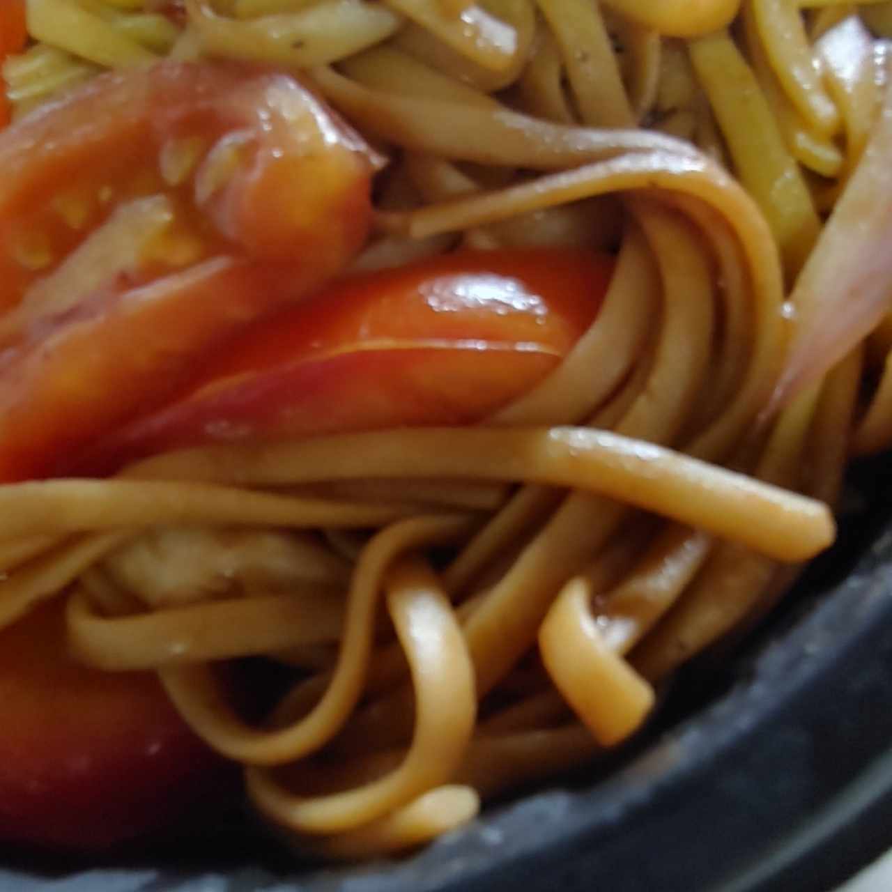 Tallarín Saltado con Pollo