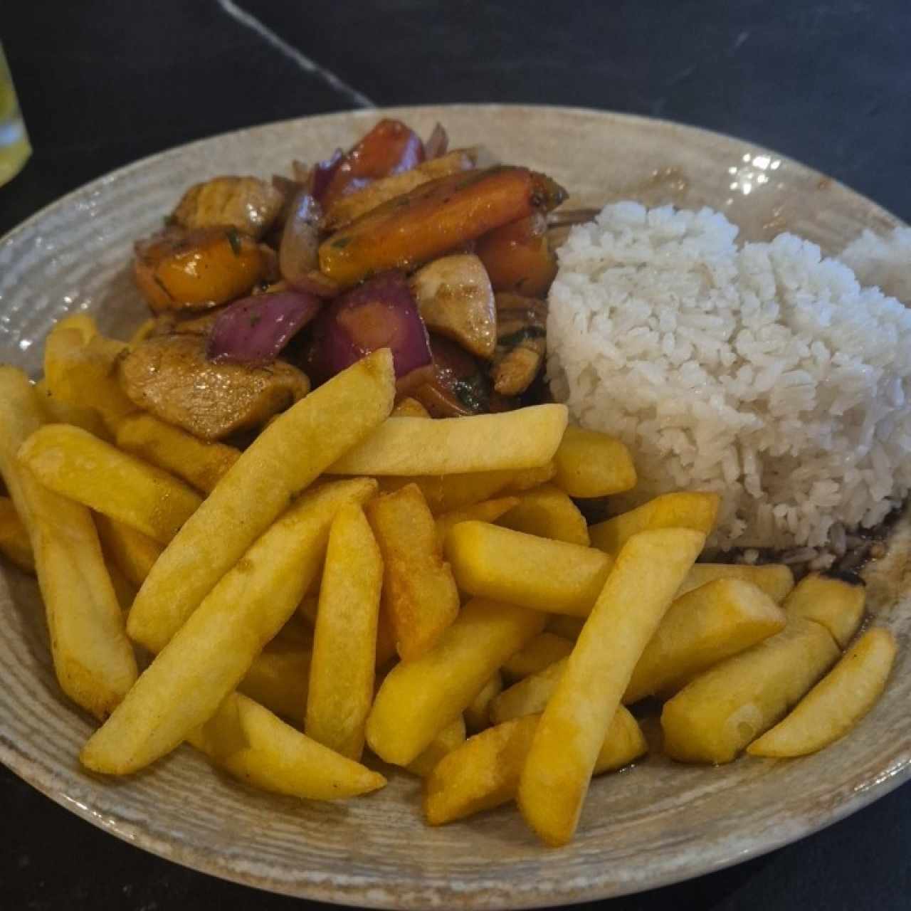 Pollo Saltado