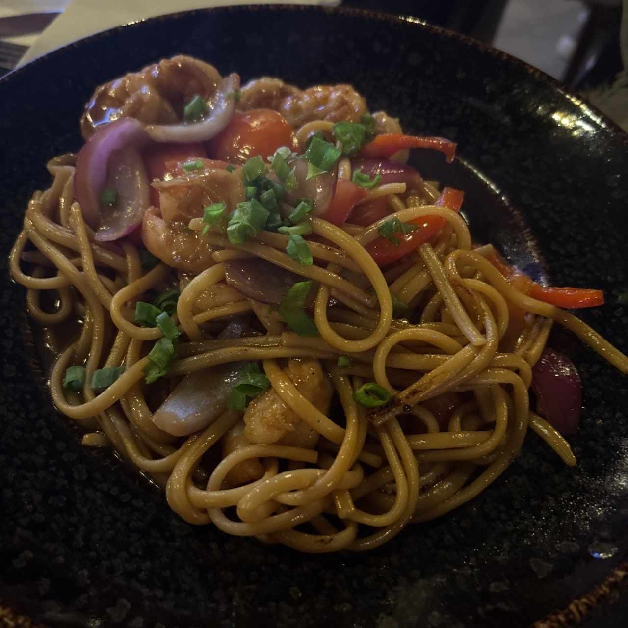 Tallarín Saltado con Camarones