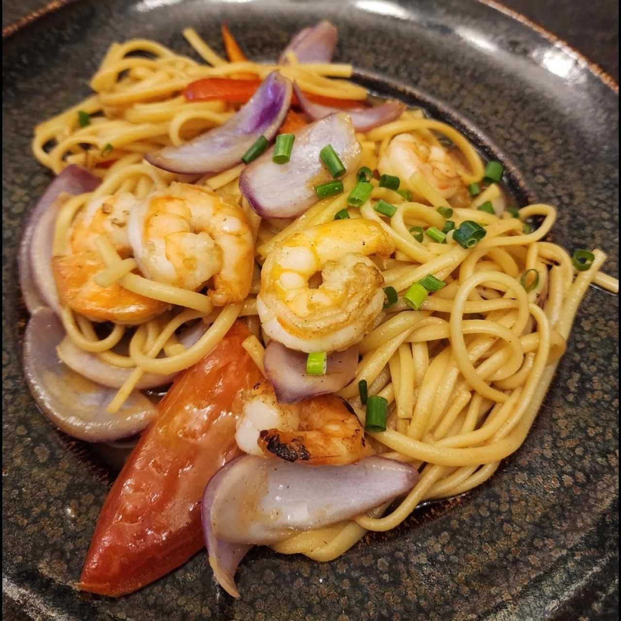 Tallarín Saltado con Camarones