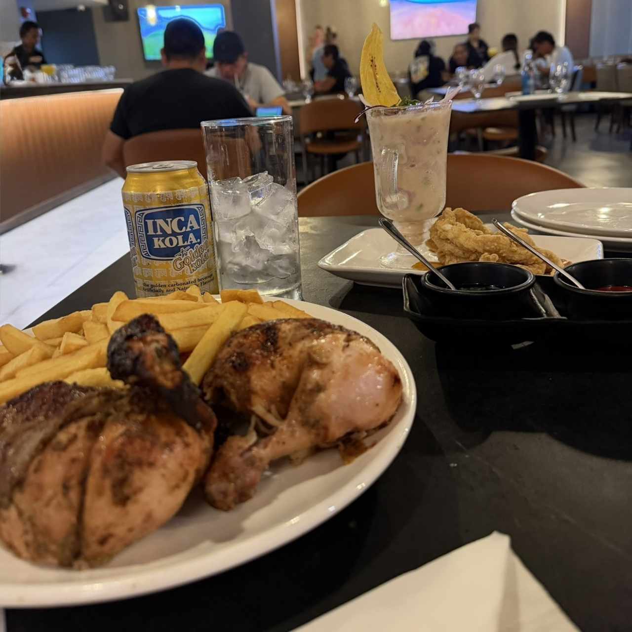 Pollo a la brasa y leche de tigre. 