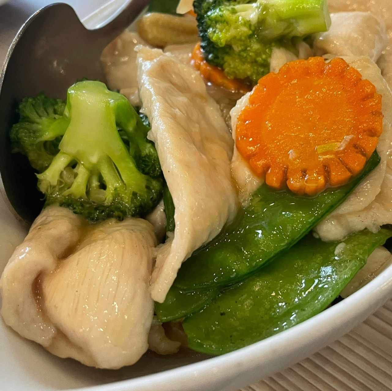 SALTEADOS CON BROCOLI, JOJOTICOS Y CHAMPIÑONES POLLO