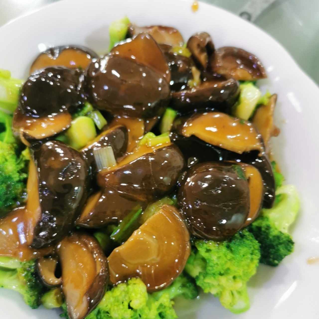 Brócoli con hongos Tonku