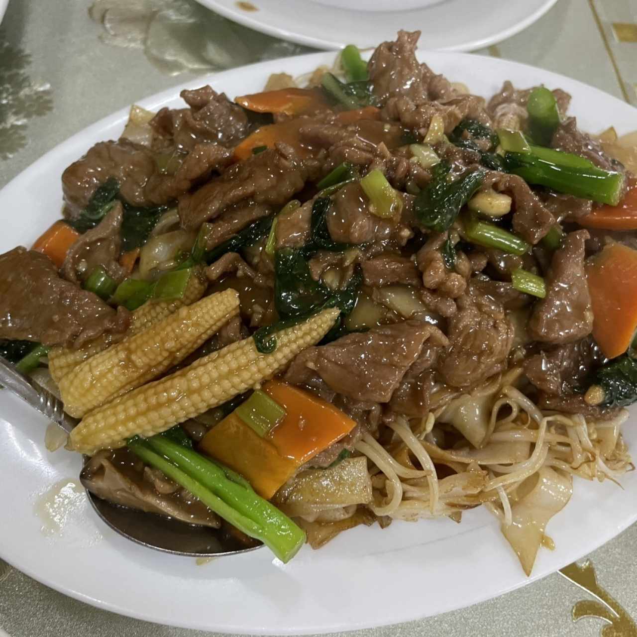 Chow fun carne