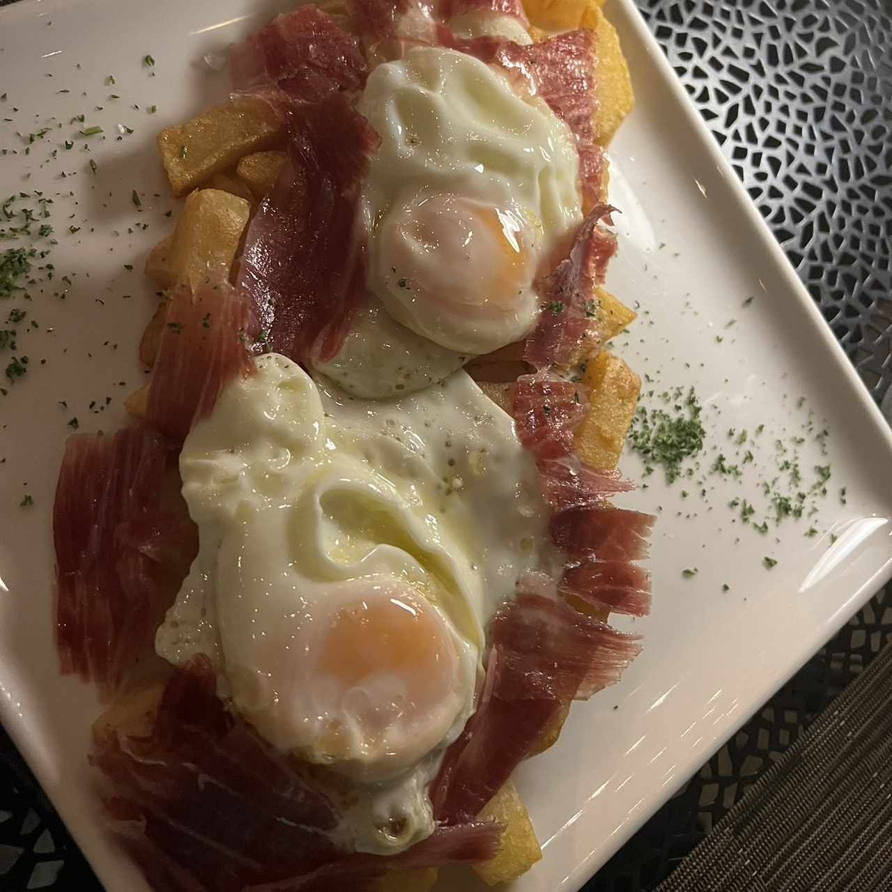 Huevos Rotos con Jamón Ibérico