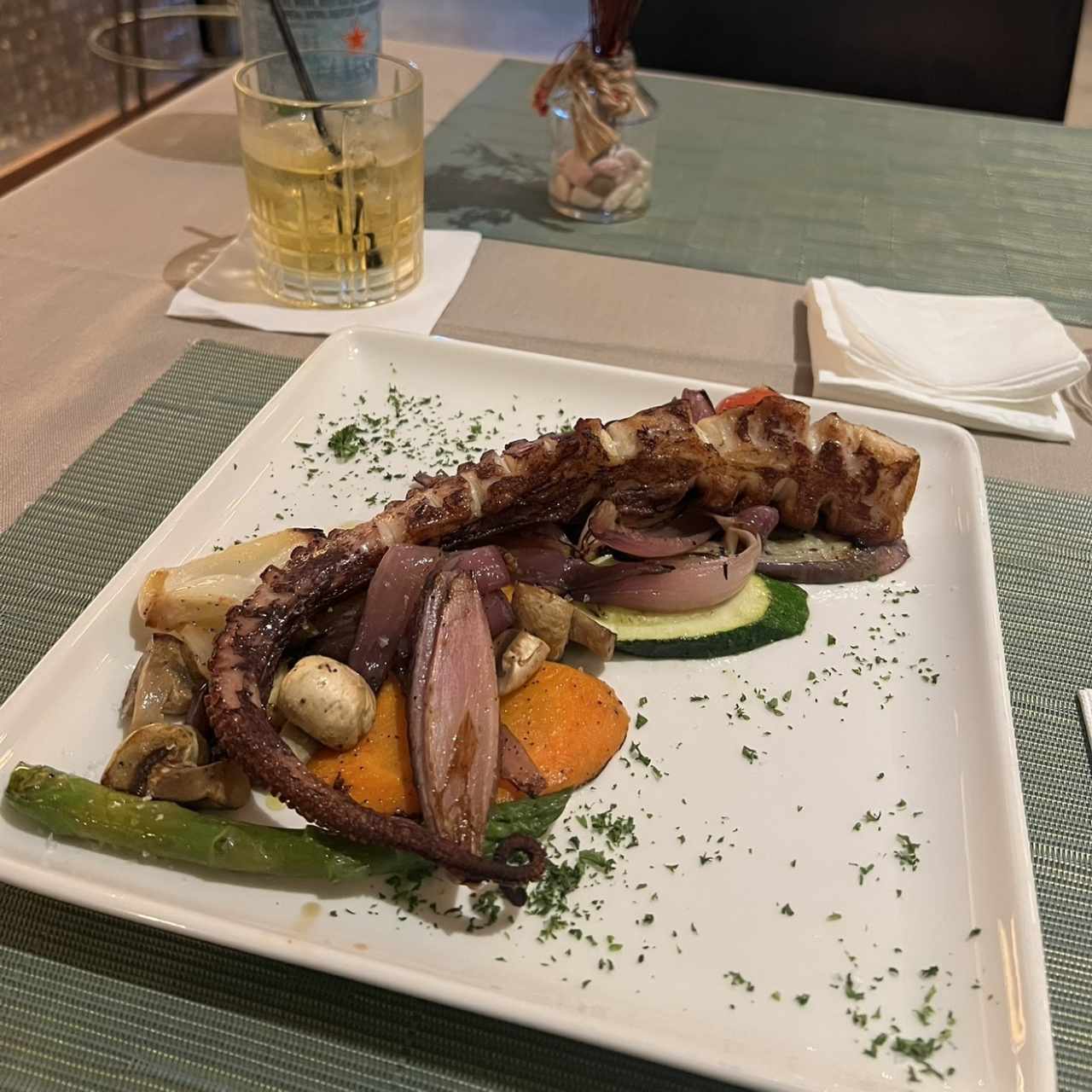Pulpo Grillado sobre Lecho de Garbanzos