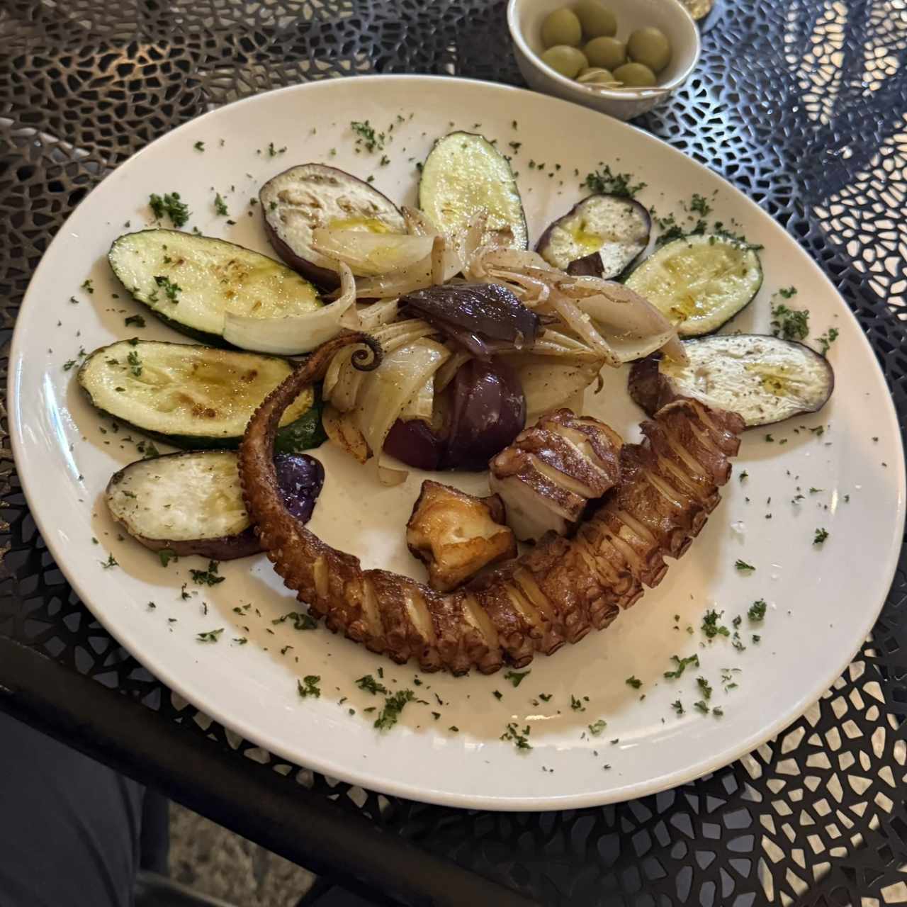 Pulpo Grillado sobre Lecho de Garbanzos