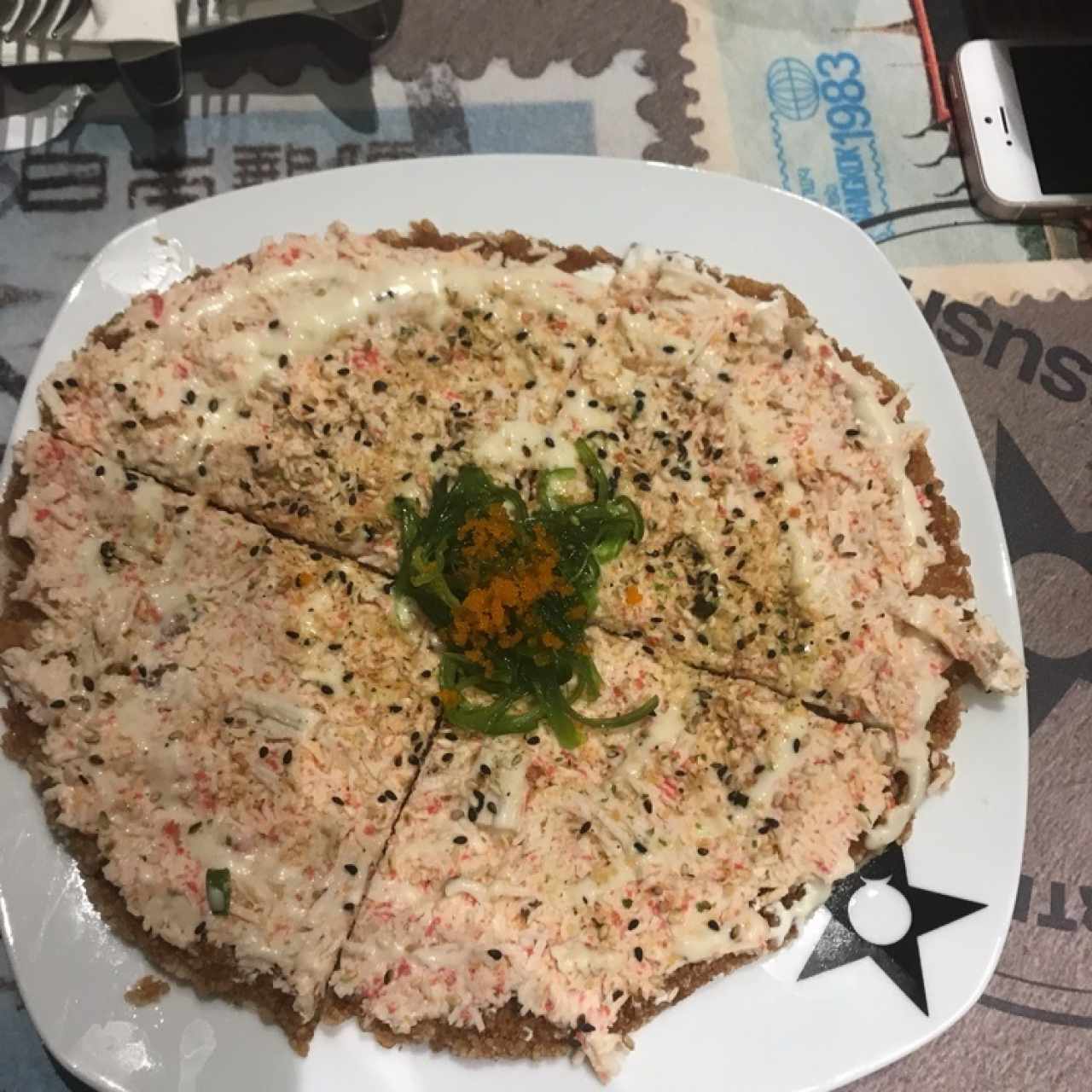 Sushi pizza de cangrejo