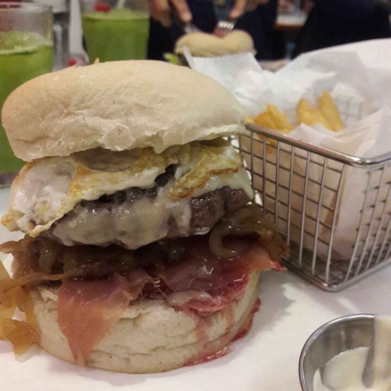 Hamburguesía (1/2 lb)