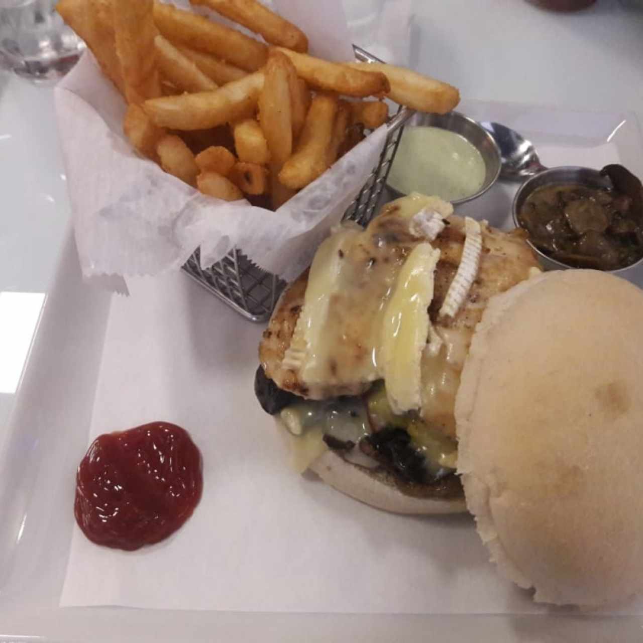 Mi creación: ChikenMay Pechuga de Pollo con queso brie