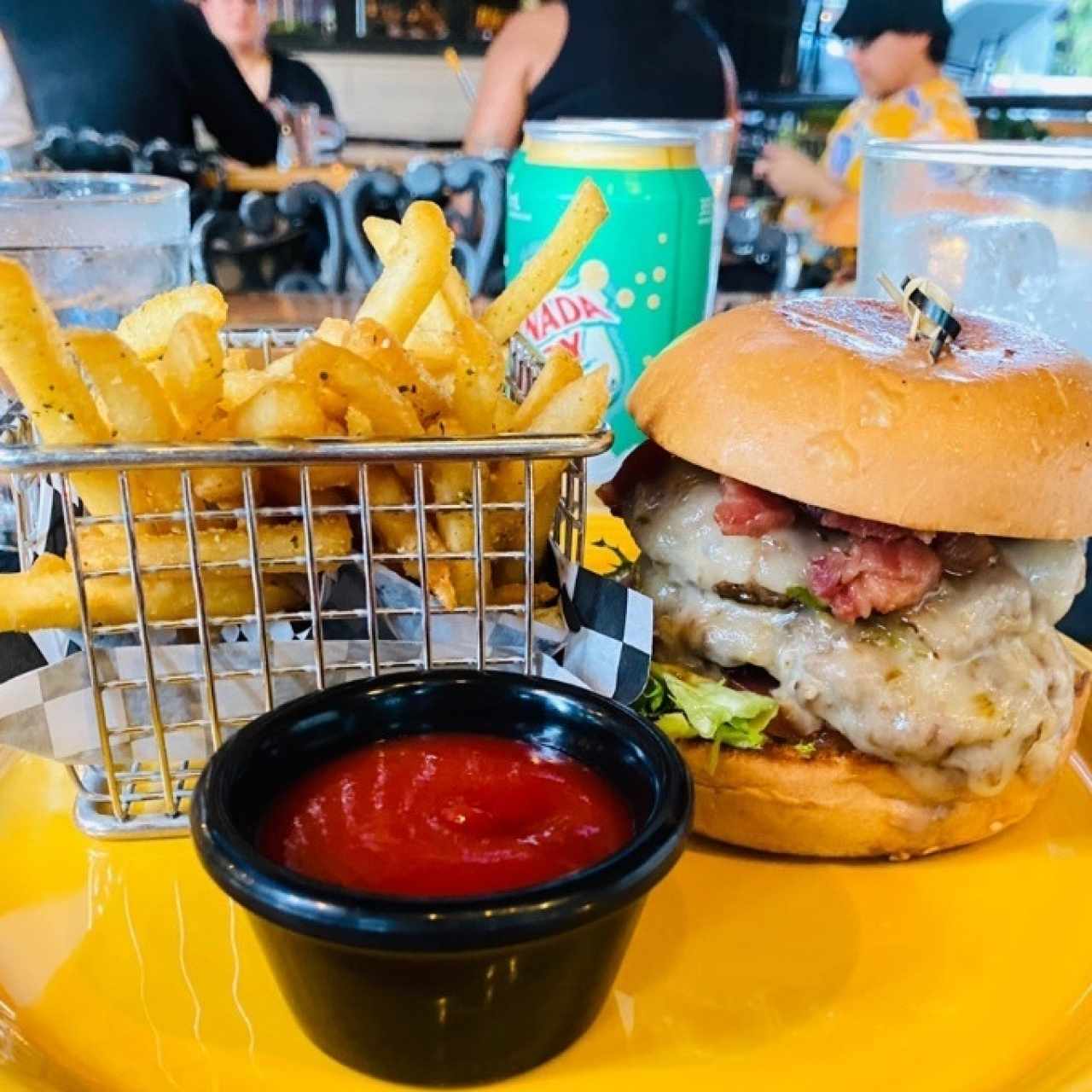 Habemus Burger (Burger Week)
