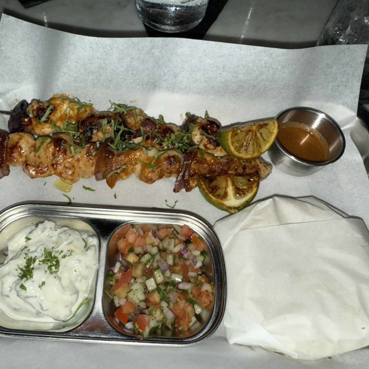 Souvlaki de pollo