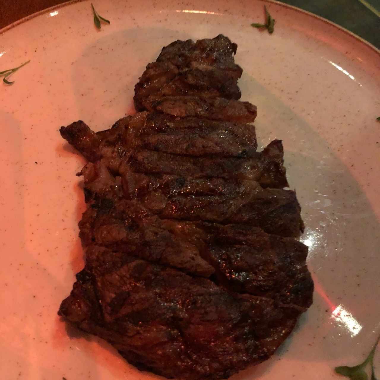 RIBEYE STEAK CON SALSA DEMI-GLACE DE RES Y CHOCOLATE