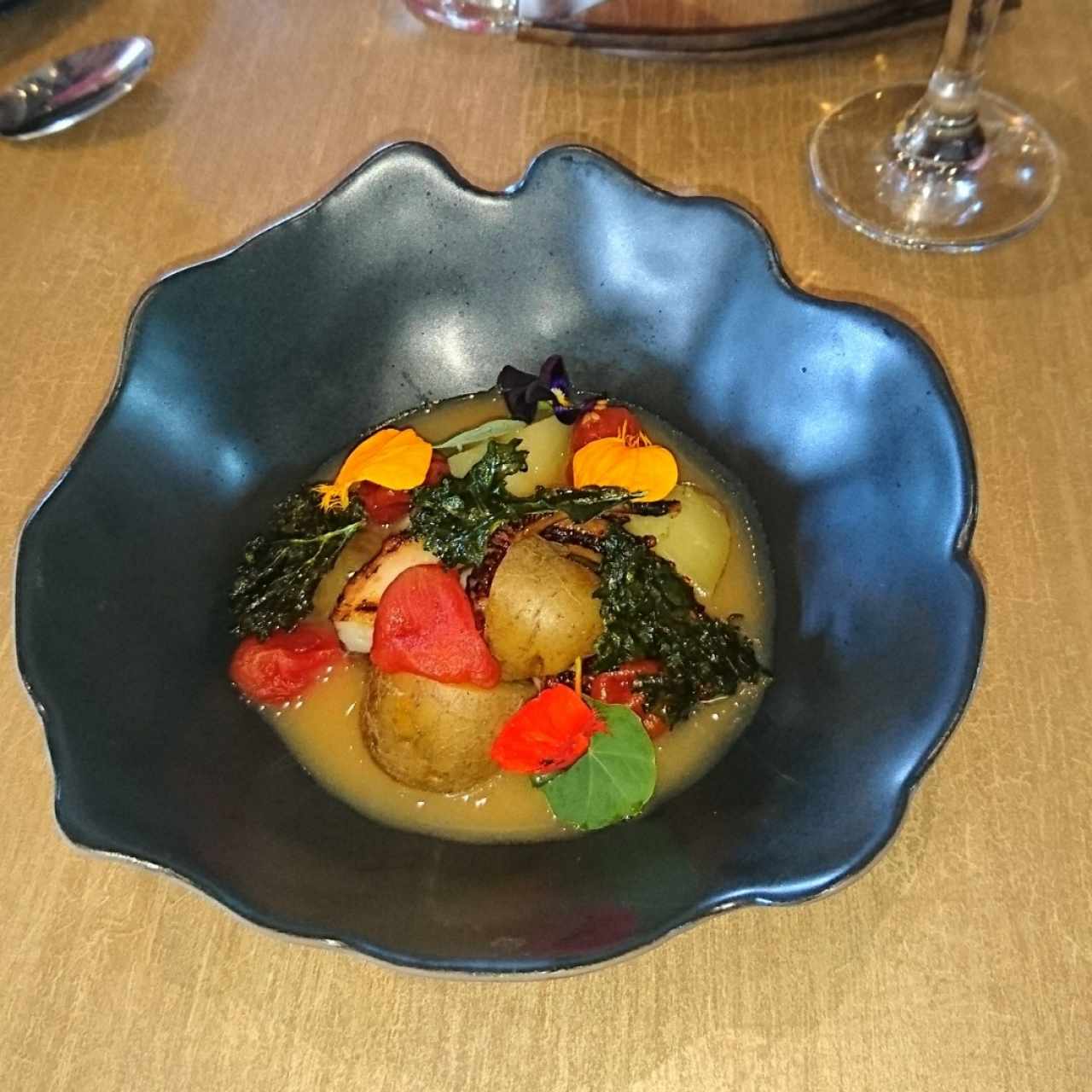 Corvina en salsa de azafrán, palmito y camote