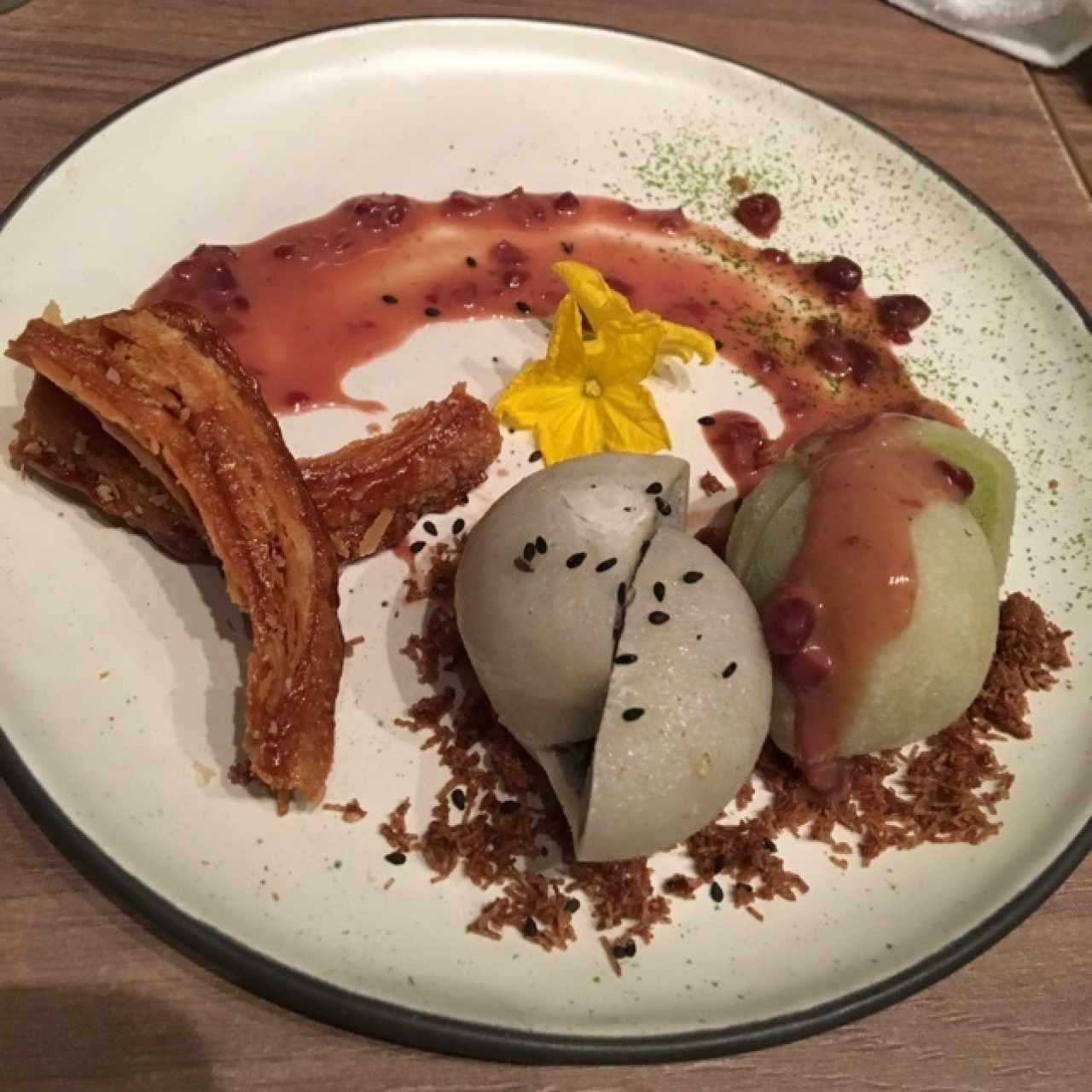 Helado de mochi de té verde y sesamo