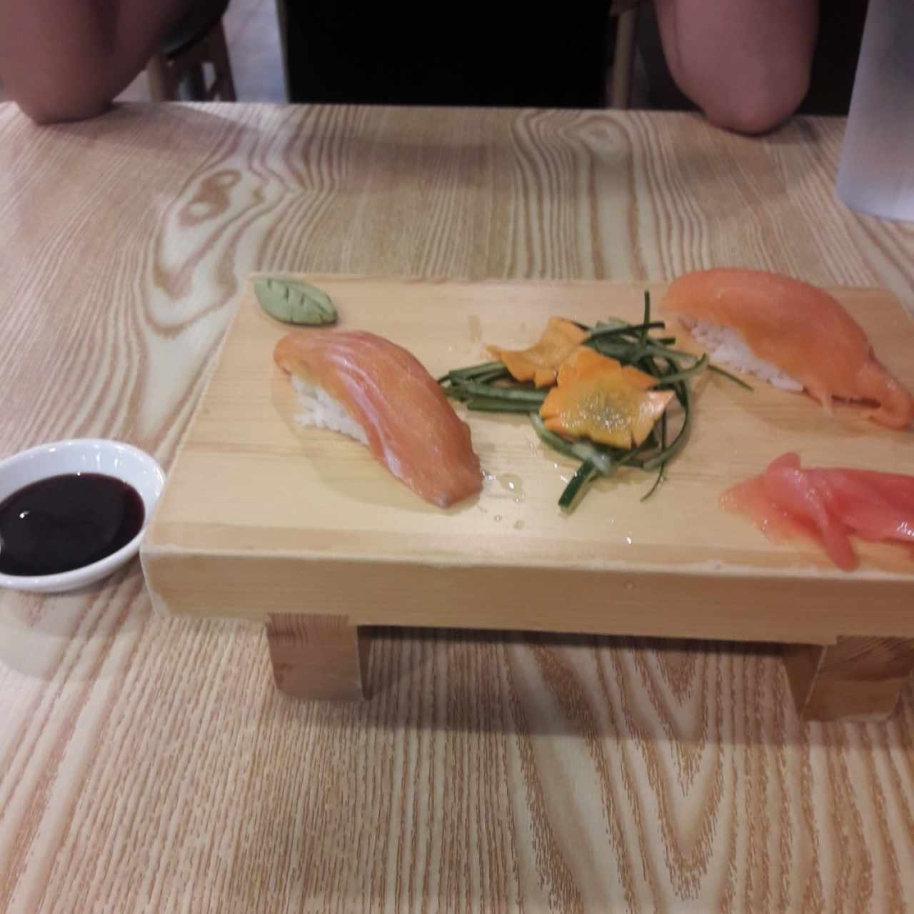 Sushi de salmón