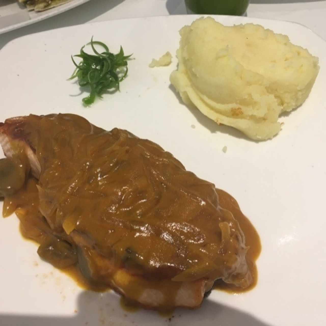 Salmón a la mostaza y vino