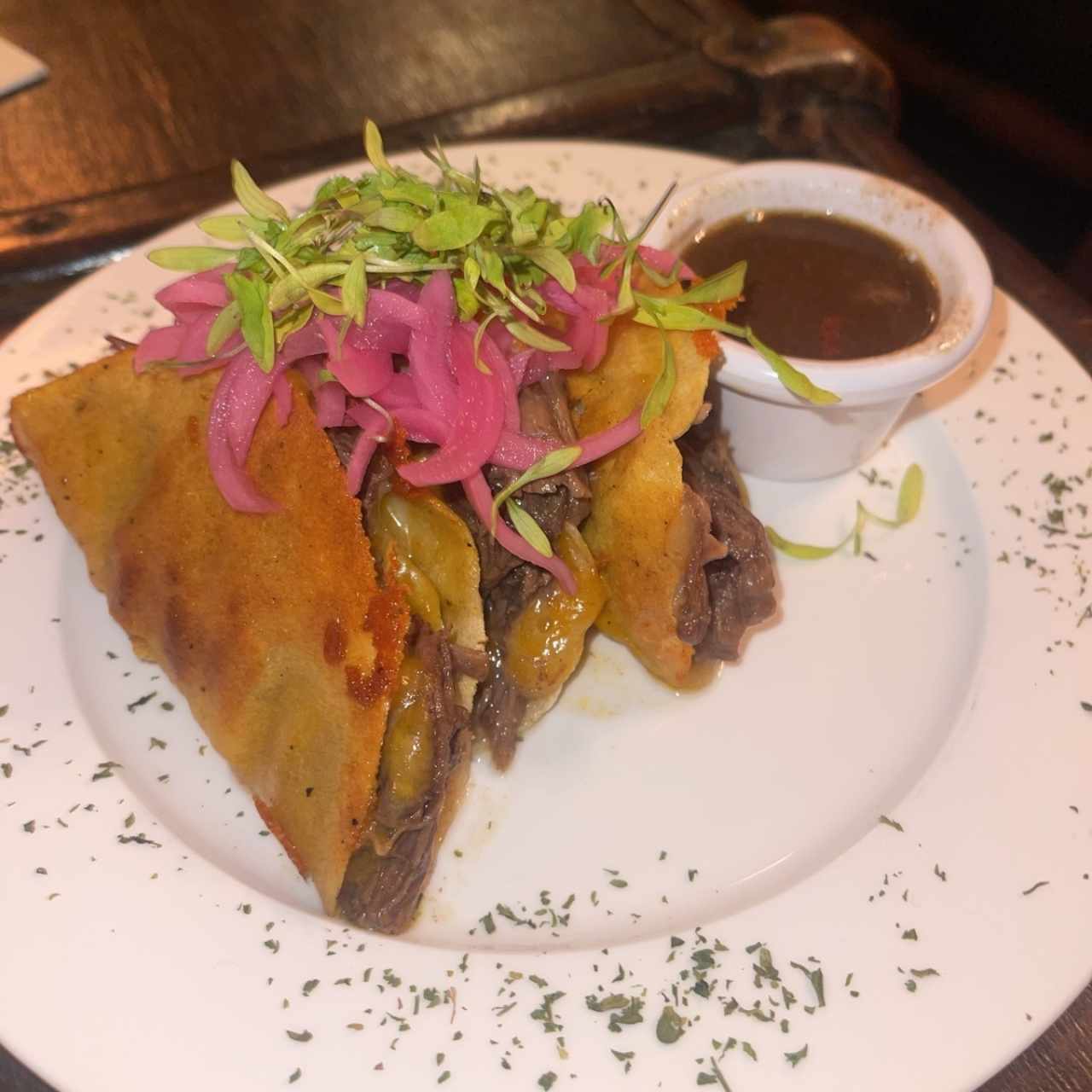 tacos de birria panameña en tortilla criolla 