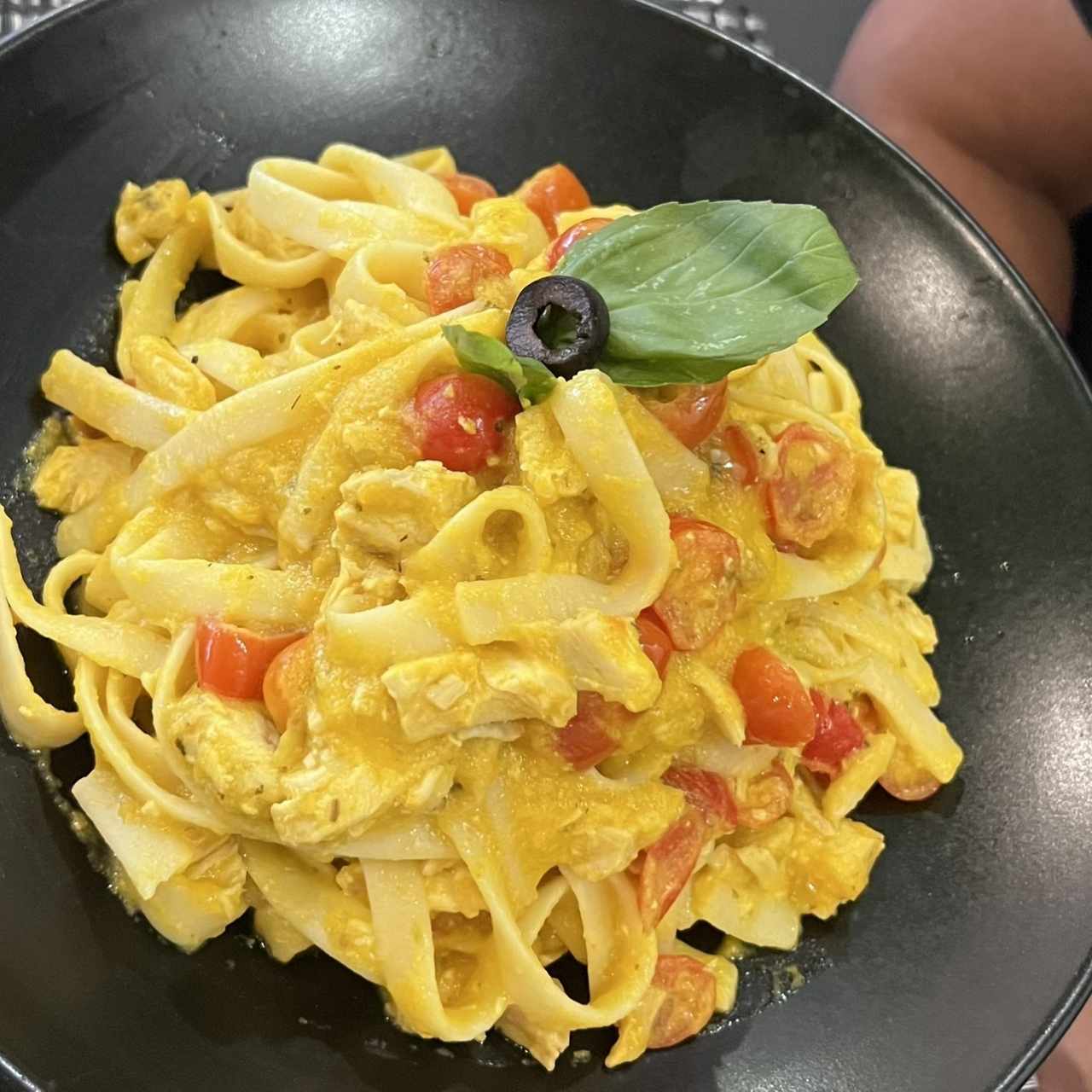 Pasta con Salsa Boscaiola