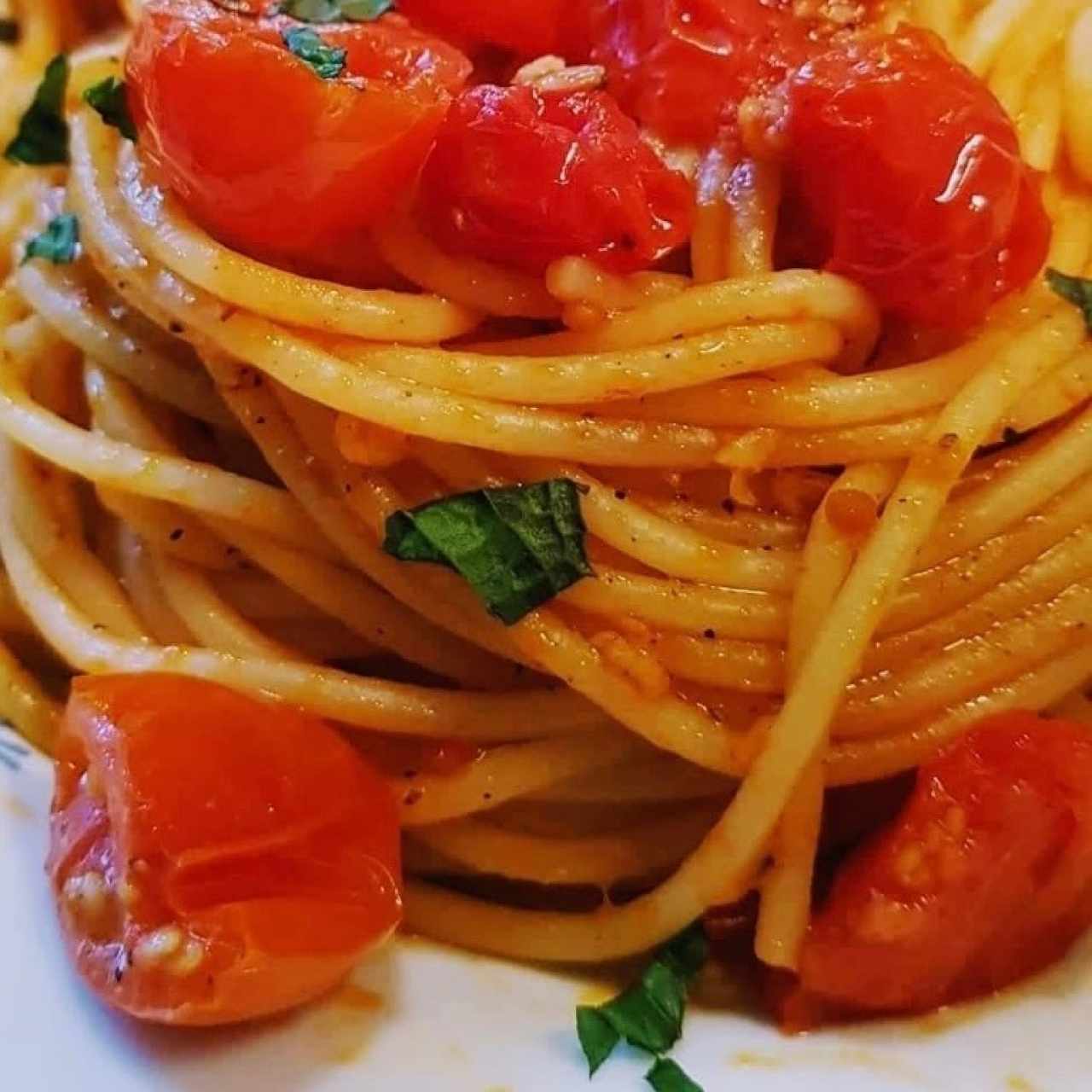 Pasta al Pomodoro e Basilia