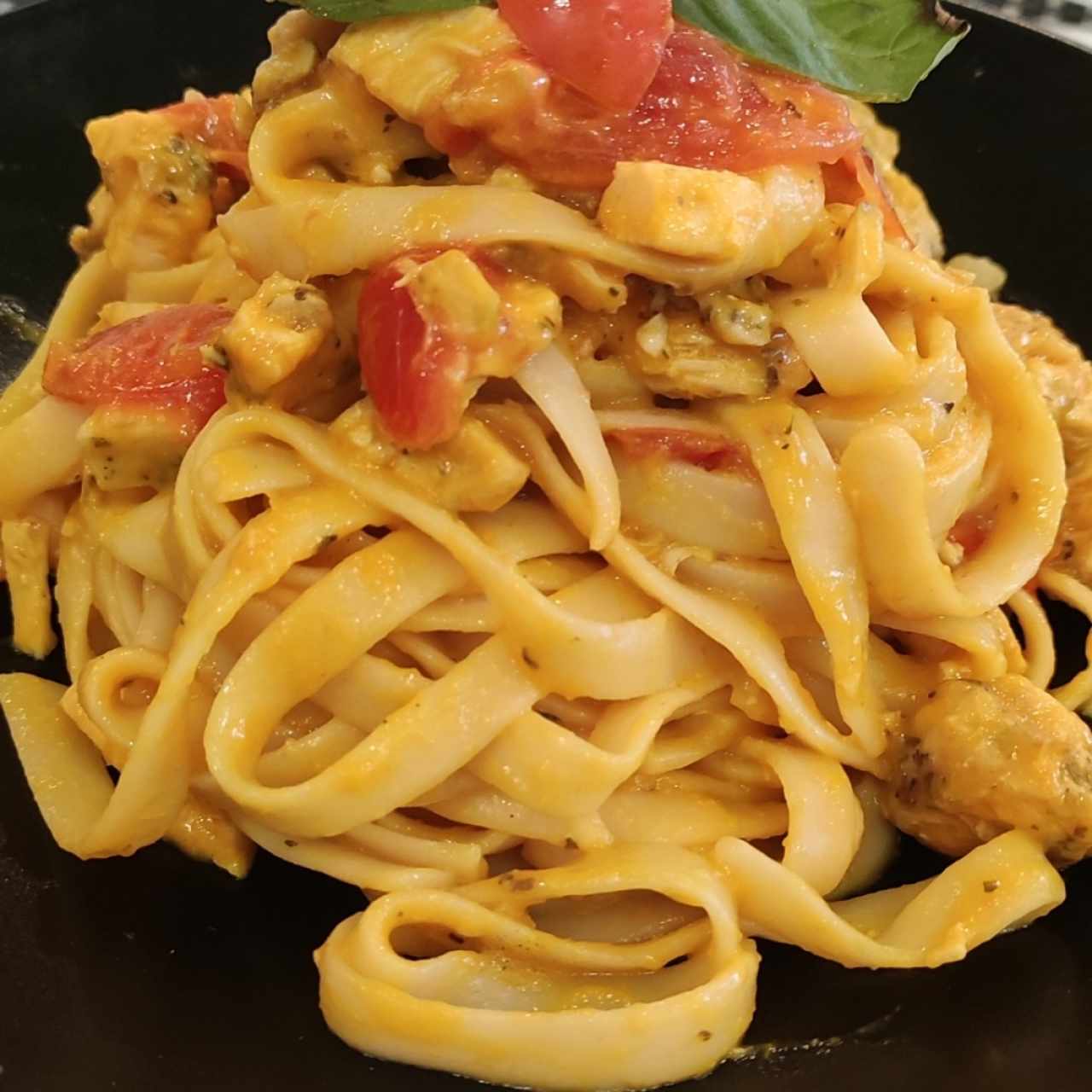 Pasta con Salsa Boscaiola