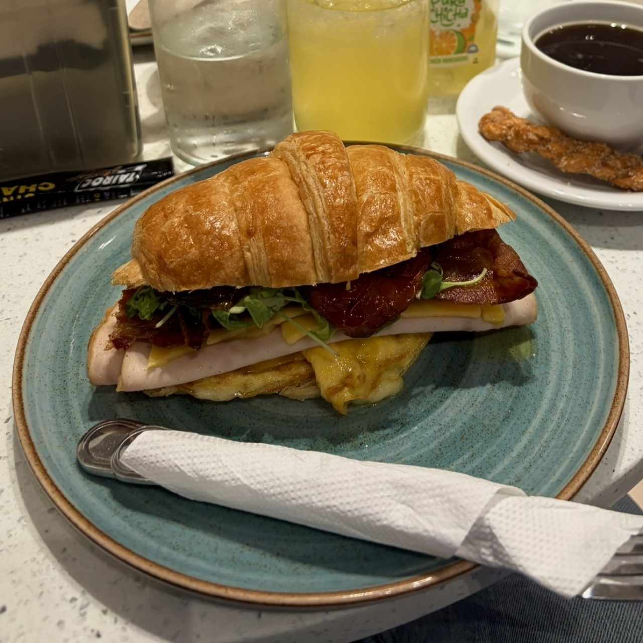 Desayunos - Crossaint Plain