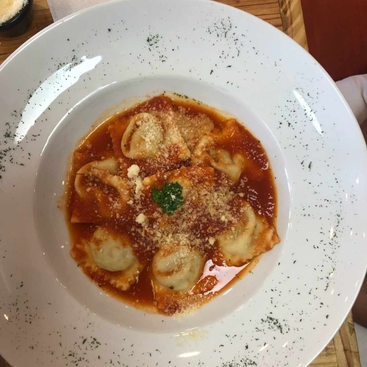 Raviolis en salsa roja!