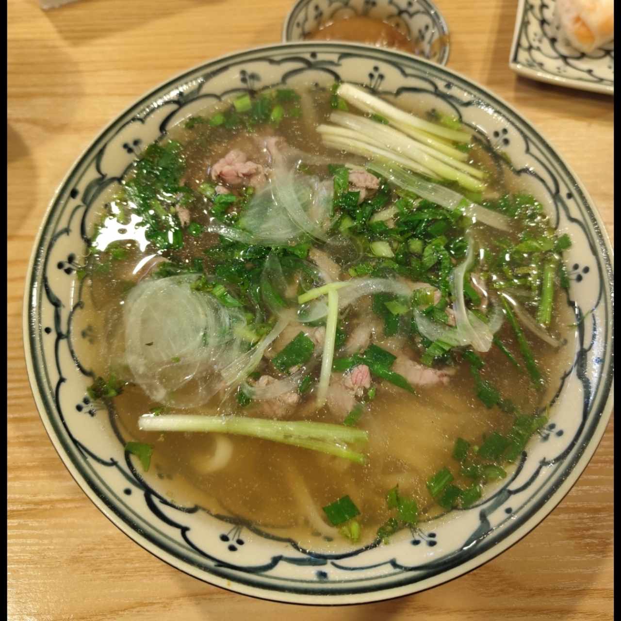 Fideos de Pho Salteados con Res y Vegetales