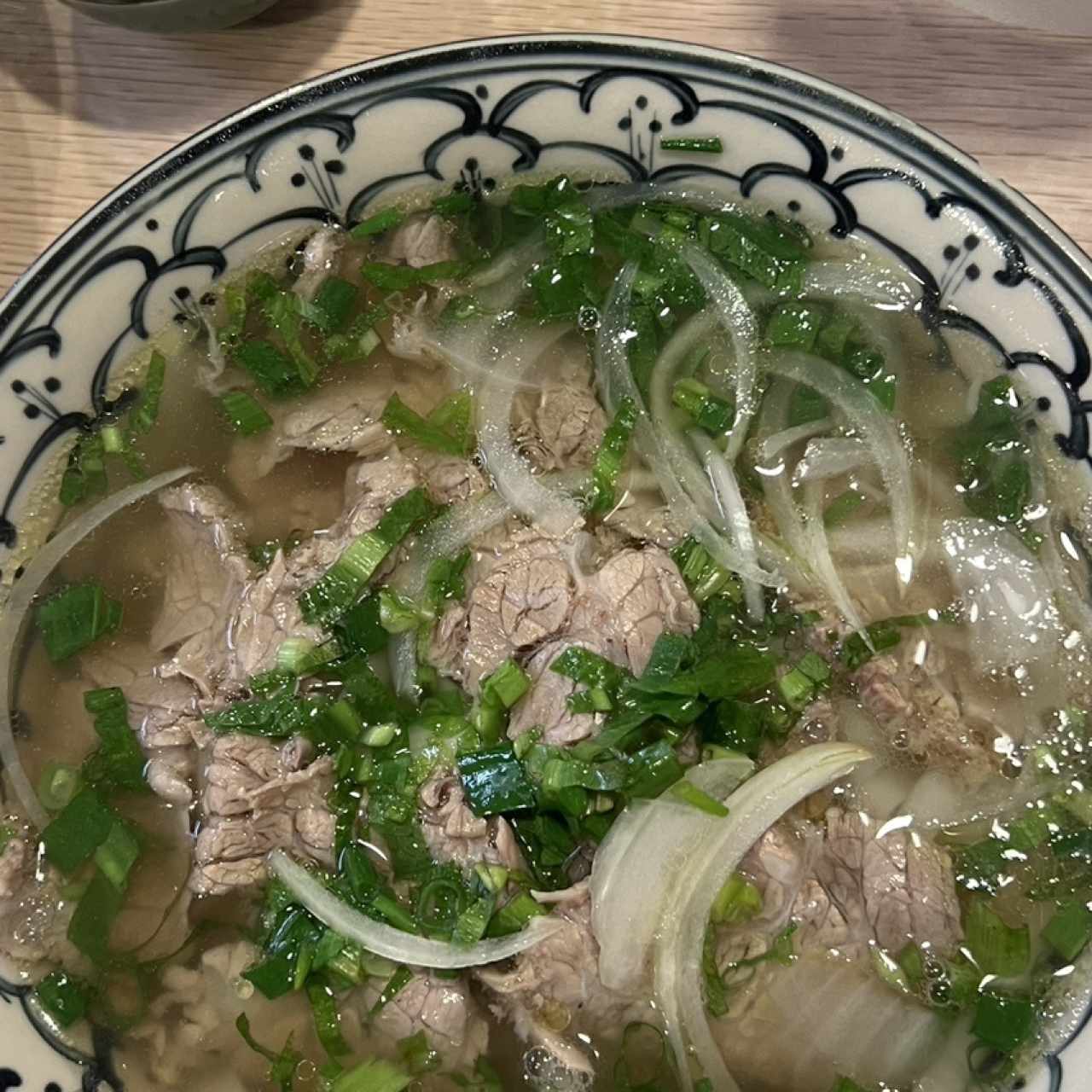 Fideos de Pho Salteados con Res y Vegetales