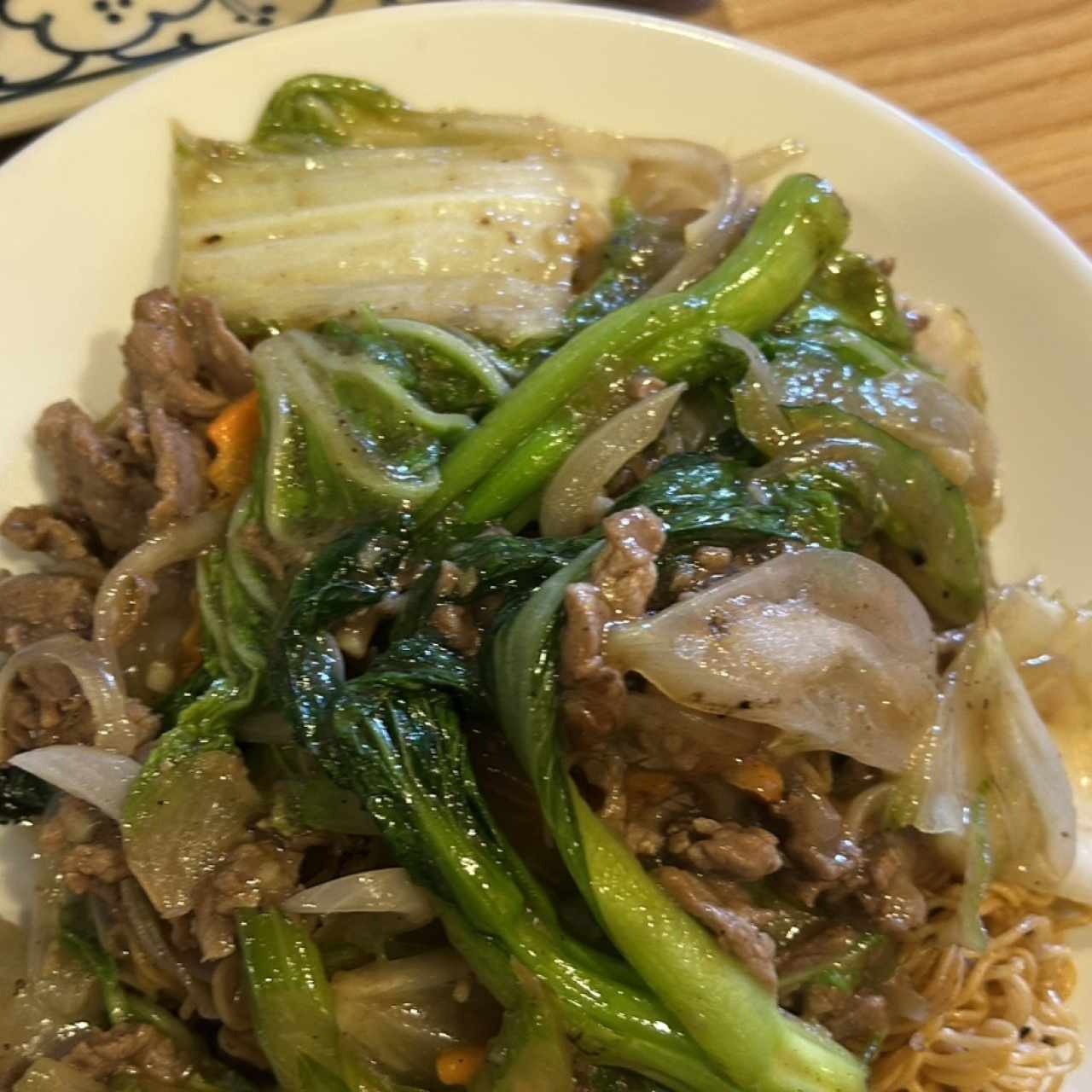 Fideos amarillos de res
