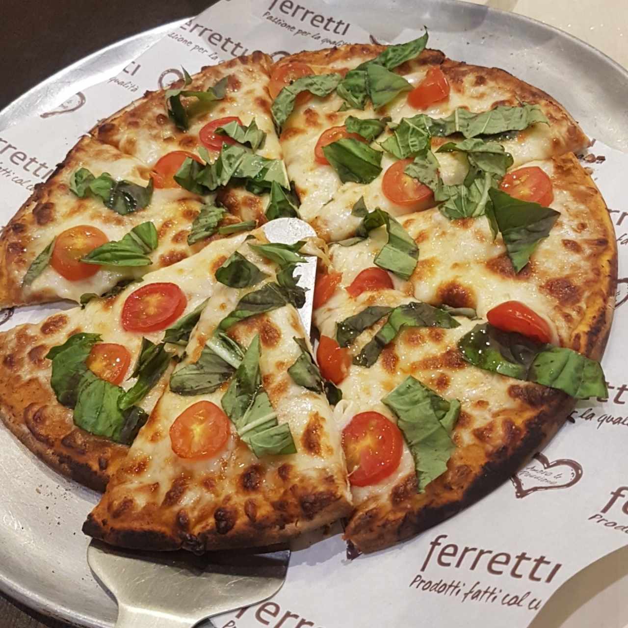PIZZA TRADIZIONALE - Caprese