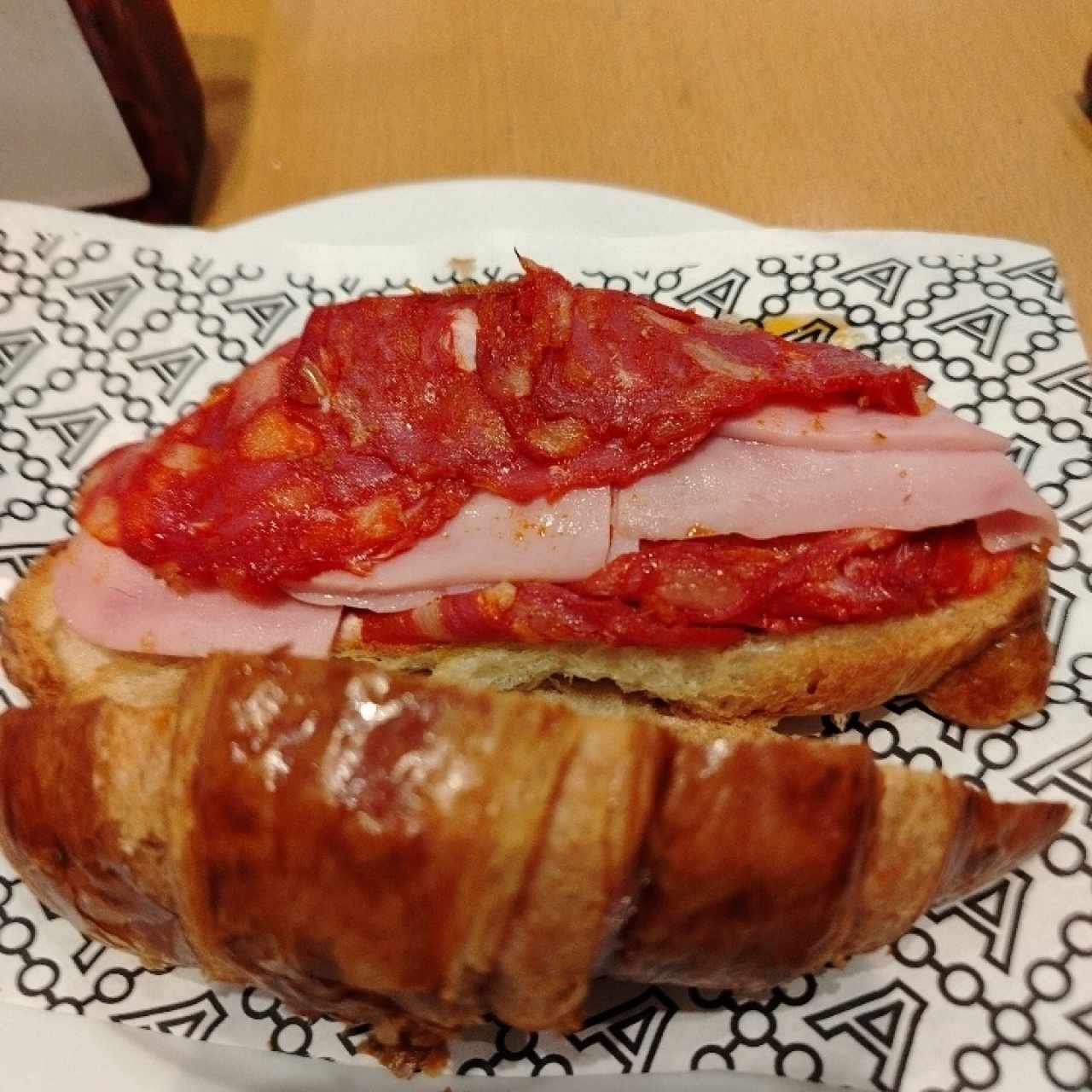 Croissant jamón y extra cantimpalo 