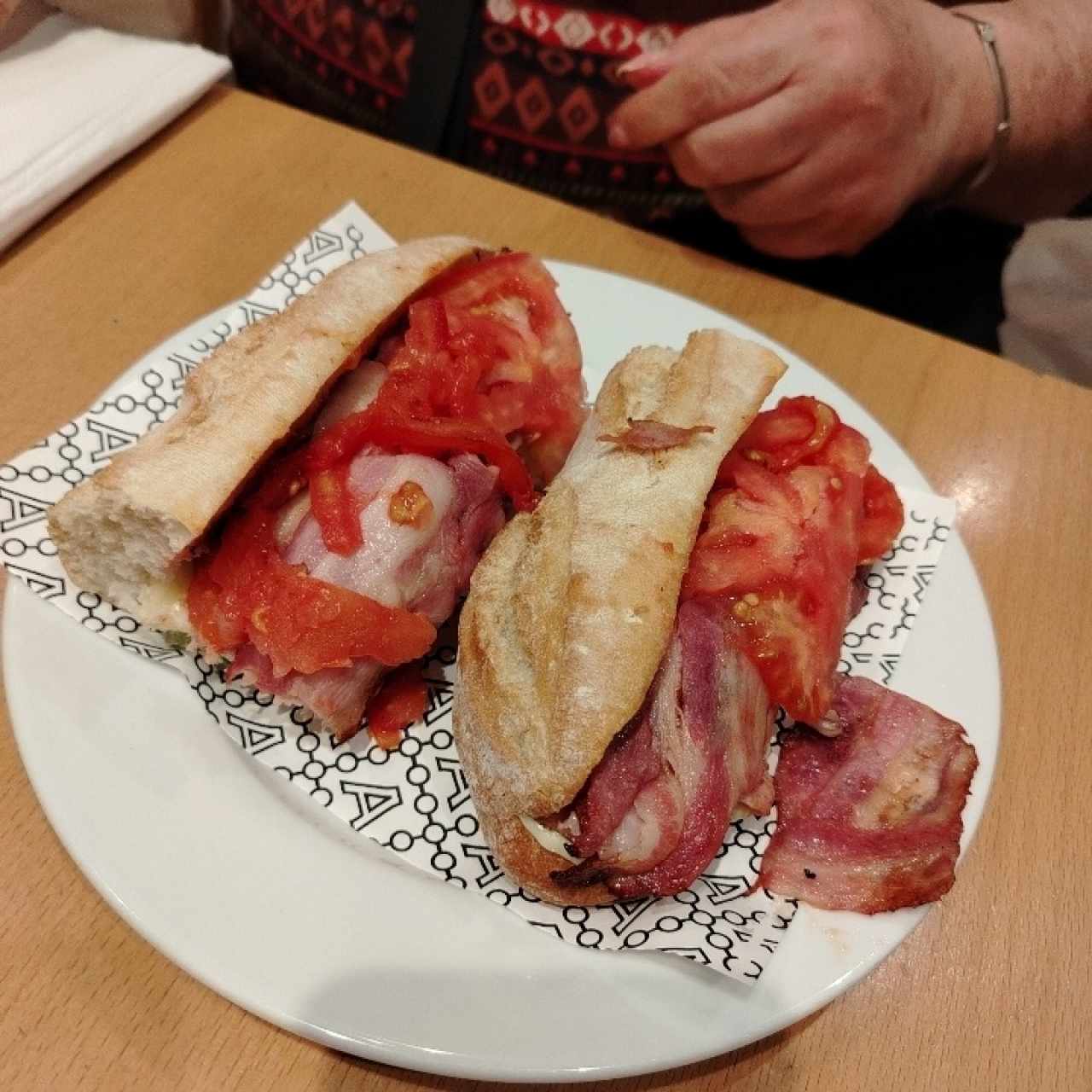 Emparedado cantimpalo y extra tocino 