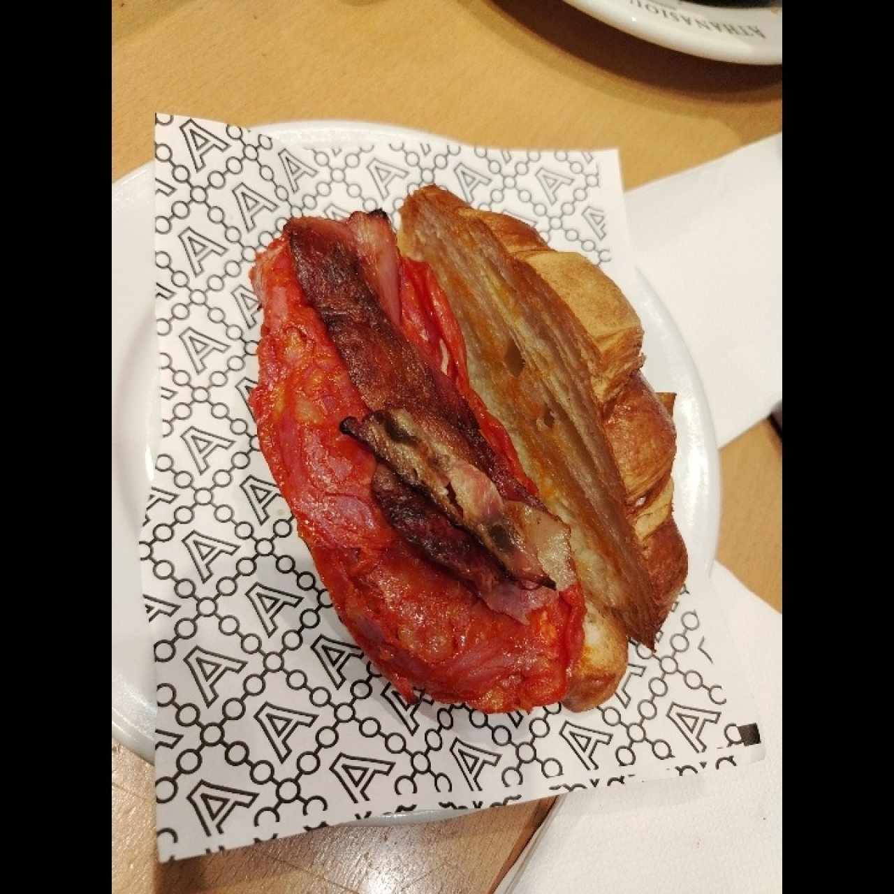Croissant cantimpalo y extra tocino 