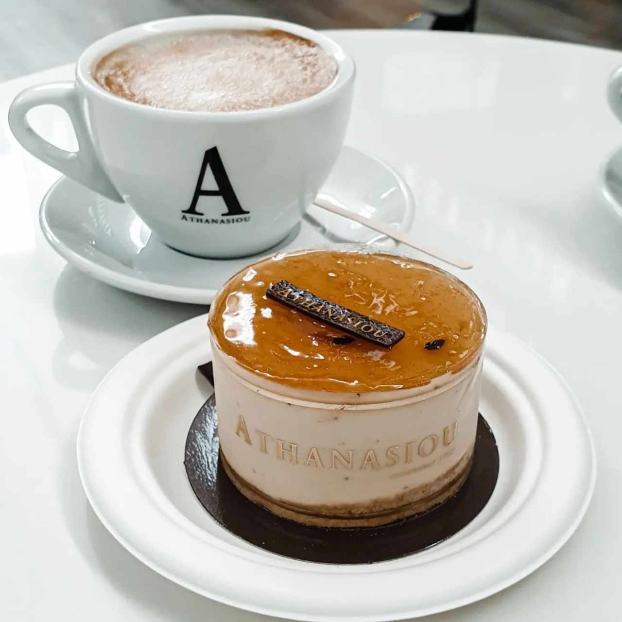 Latte y Cheesecake de maracuyá 