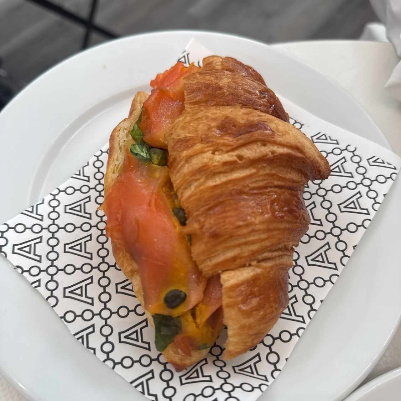 Croissant Relleno de Salmón