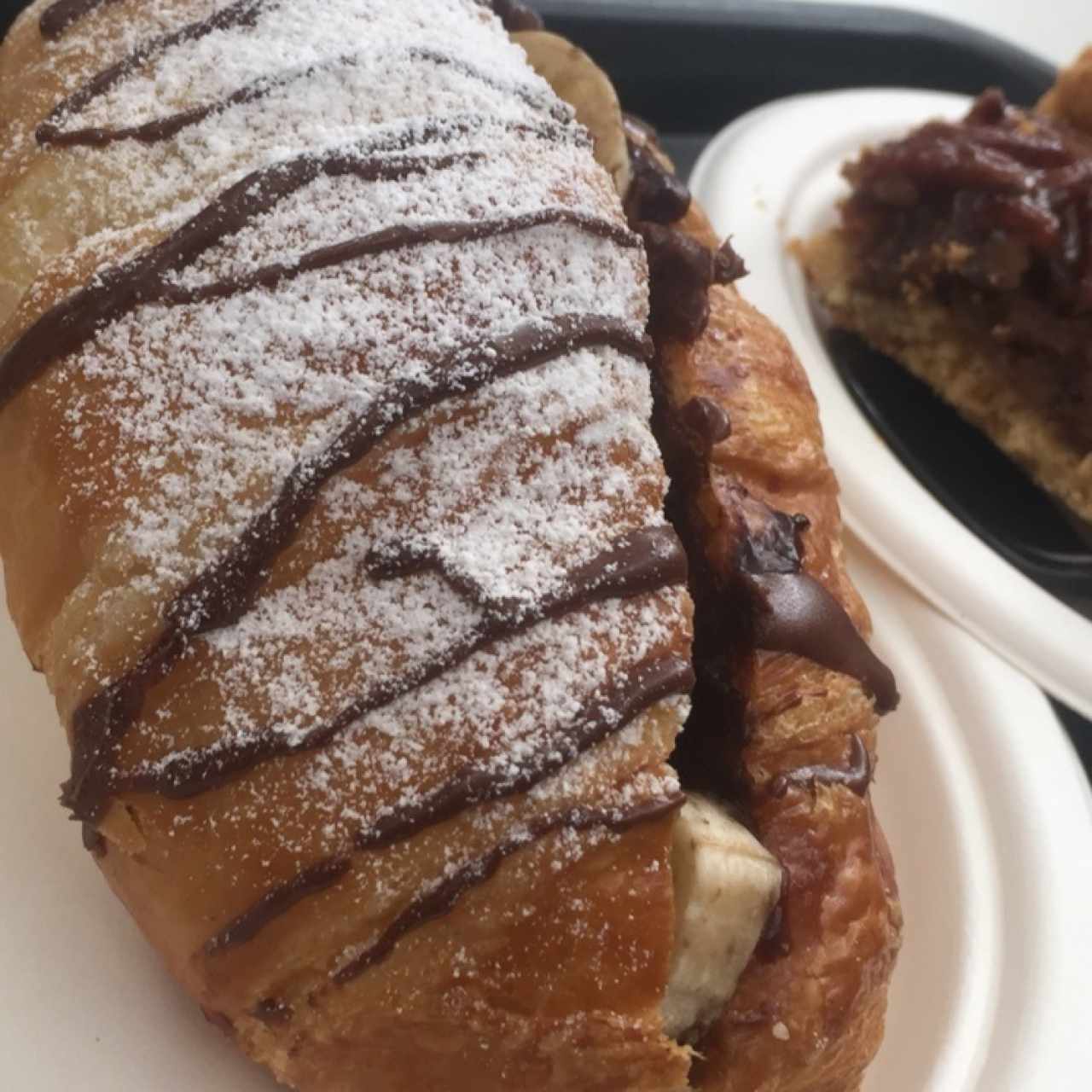 Croissant de guineo con nutella