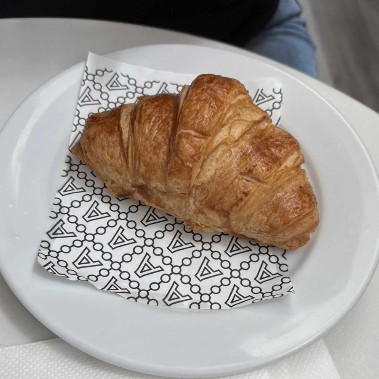 CROISSANTERIE - Croissant plain.