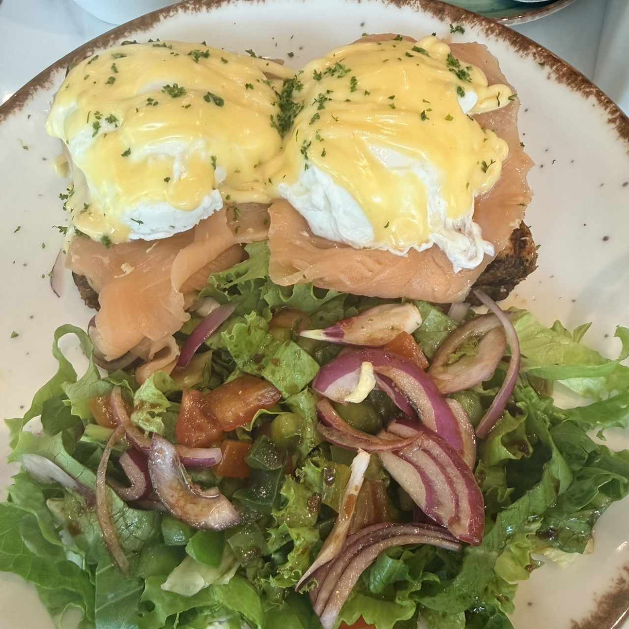 Huevos Benedictinos de Pavo o de Salmón