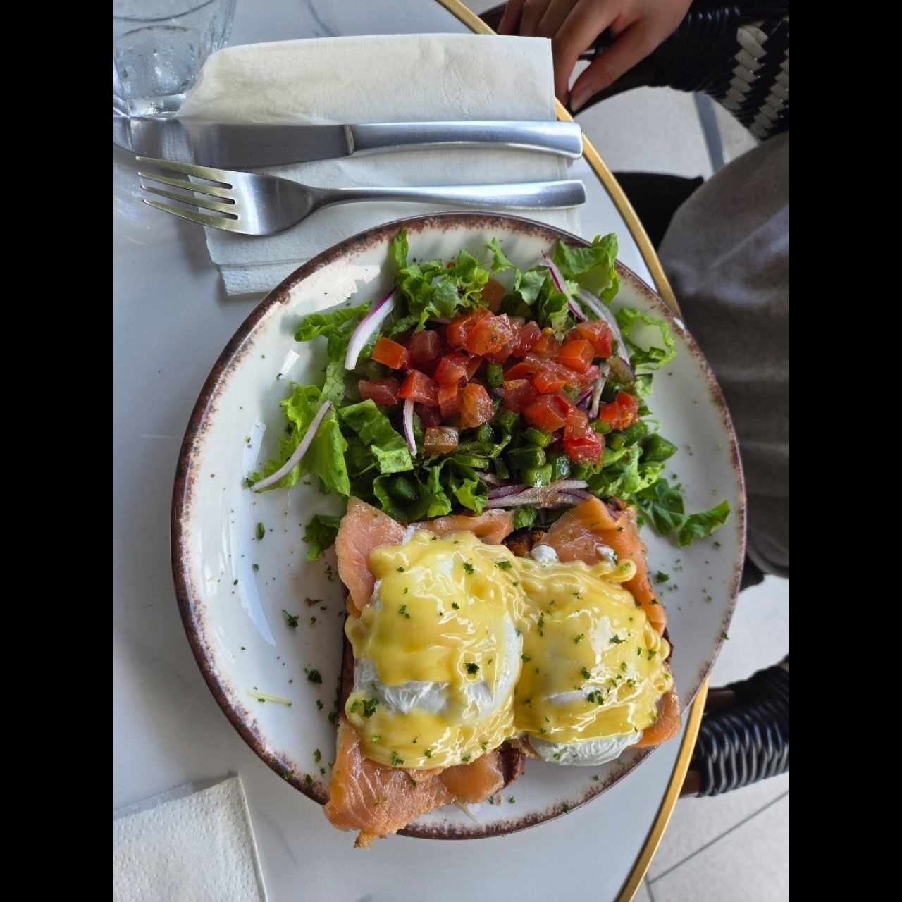 Huevos Benedictinos con Salmón